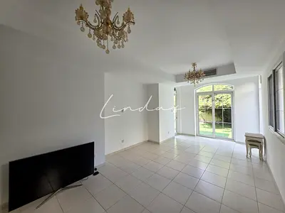 Upgraded 4E | Extended | Partly Furnished | Vacant