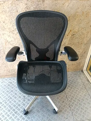 Size C Herman Miller Aeron chair for selling.fully loaded
