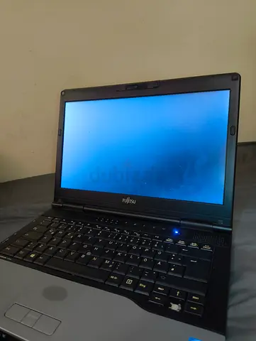 Fujitsu Lifebook laptop - functional, light wear
