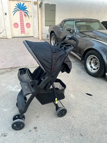 Lightweight single stroller with storage basket - good condition