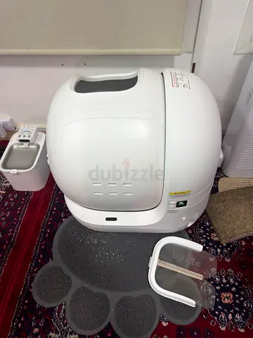 Petkit puramax -2 Automatic enclosed self-cleaning cat litter box (white) - good condition.