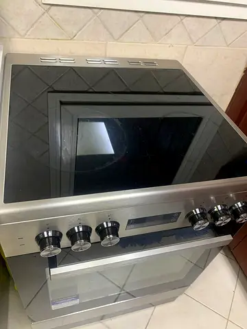 Beko freestanding electric cooker with oven - good working condition
