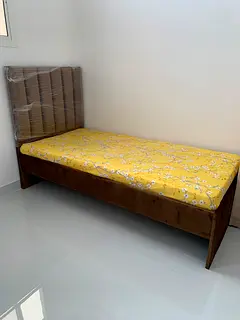 Excutive ladies bed space available near by international community school, Al Mushrif