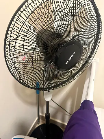 standing pedestal fan - good working condition