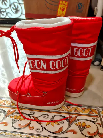 Red insulated winter snow boots - size for 37.5