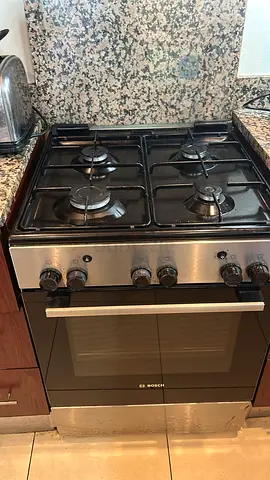 Bosch freestanding gas cooker with oven - 4 burners