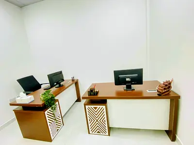 Beautiful office with Bank account assistance |Free Amenities