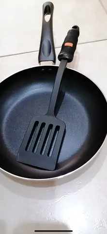 Non-stick frying pan with spatula - good condition