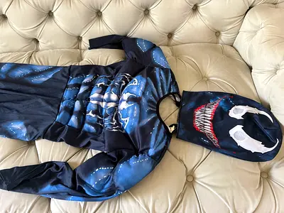 Kids Venom Muscle Halloween Costume with Hood - Size Unknown