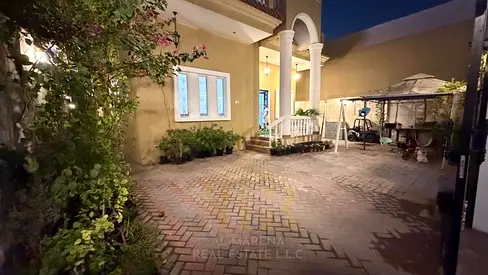Excellent Opportunity | Ground floor apartment with permit for two floors and a rooftop villa, clos