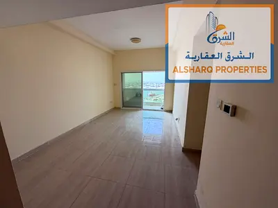 غرفتين وصالة بأبراج اللؤلؤة الراشدية 1 عجمان، غرفة ماستر، حمامان، بلكونة بإطلالة بحرية، باركن مجاني.
