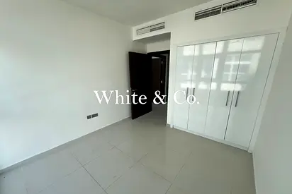 Beautiful Cosy |Middle Unit |Close to exit