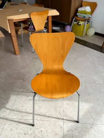 6 Arne Jacobsen-inspired dining chairs