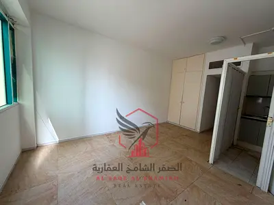 ارخص استديو مع خزائن بالحائط للايجار في المجاز 2 سهل المخرج الى دبي تسهيلات في الدفع