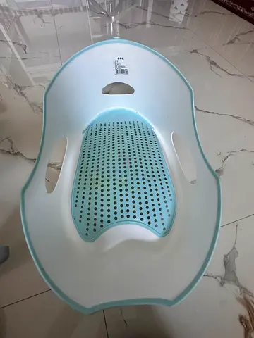 Baby bath tub with non-slip insert - light blue/white Newborn upto 18Months