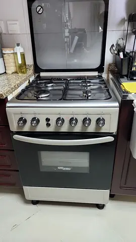 Freestanding Gas Cooker with Oven - good working condition