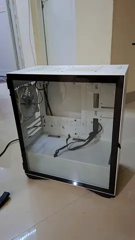 DarkFlash White Mid-Tower PC Case. Come with 3 pre-installed rgb fans and screws.