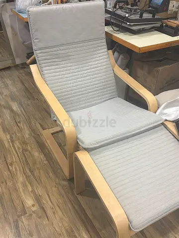 Light wood lounge chair with grey cushion (Poäng style)