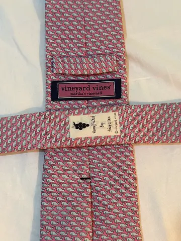 Vineyard Vines men's silk tie - pink whale pattern