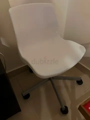 White swivel office chair on wheels - good condition
