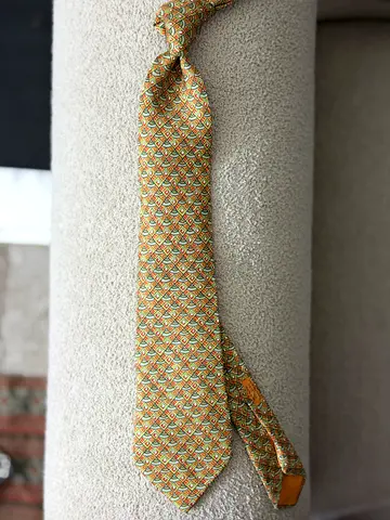 HERMES Classic patterned silk men's tie — green/gold