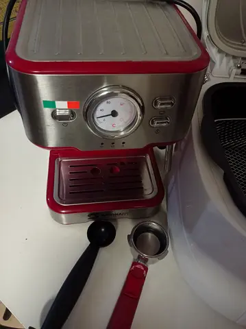 Coffee machine and electric Deep fryer both for only 100 aed.