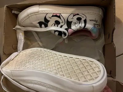 White Minnie Mouse low-top sneakers - kids, gently used
