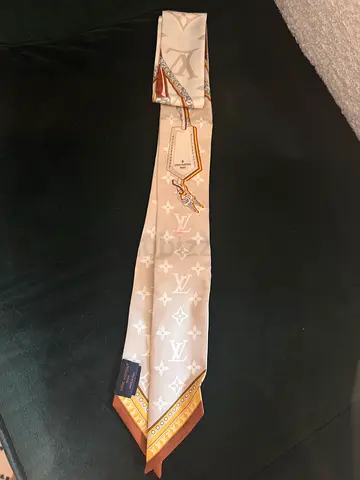 Silk Louis Vuitton Monogram Twilly Scarf - Beige/Brown. Original