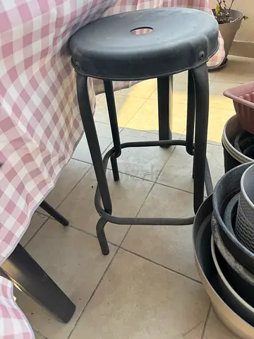 Bar stools black metal (2)