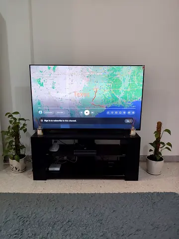 TV Philips with box