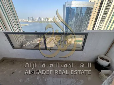 إطلالة على بحيرة خالد وموقع مميز في ثاني صف من الكورنيش | غرفتين وصالة في المجاز 3