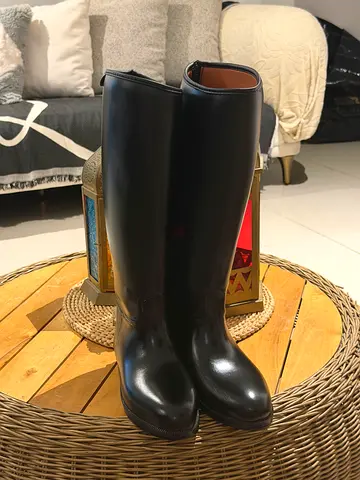 Horse riding boots