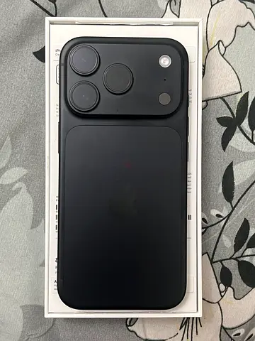 iPhone 18 Pro 256 (Black) - Good Condition, Comes in Box, first use oct-2026