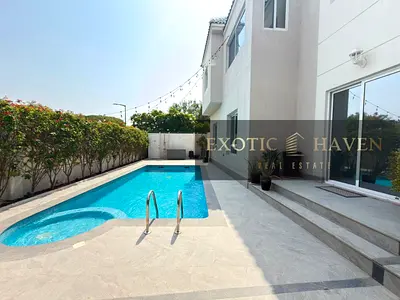 فيلا واسعة مكونة من 5 غرف نوم | C Villas | بحالة ممتازة | مع مسبح