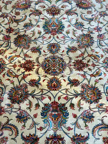 Silk machine Persian-style Cream Floral Rug - Excellent Condition soft very light hand wash-