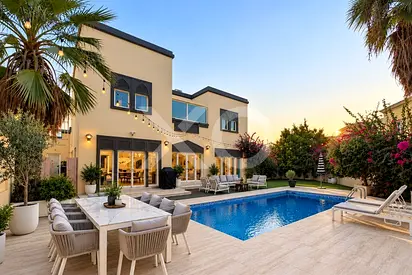 CORNER PLOT | UPGRADED | QUIET LOCATION