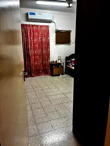 Executive room for a South indian lady Near BurJuman Metro, Al Karama