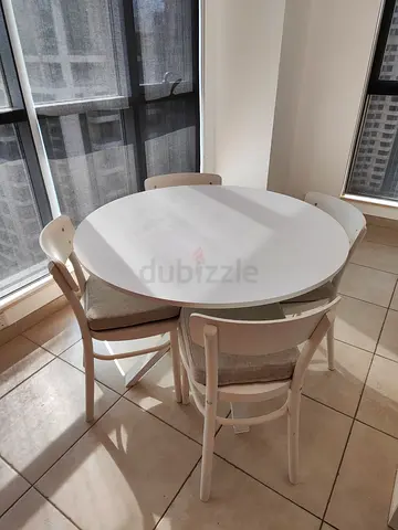 IKEA White round dining table with 4 matching chairs - good condition