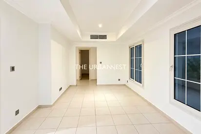 Road Backing | Vacant | Spacious | Upgraded