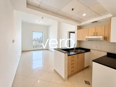 Vacant Unit | Chiller Free | Mid Floor