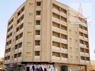 شقة غرفة وصالة للإيجار السنوي في منطقة الروضة 2، بموقع مميز على شارع الشيخ عمار الرئيسي، بالقرب من الخدمات والمرافق الحيوية.