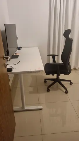 Ergonomic Office Chair with White Desk - Excellent Condition