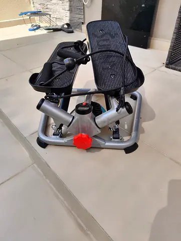 Compact Hydraulic Stepper with Resistance Bands - Good Condition