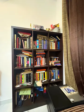 Bookshelf with 12 compartments. Easy to assemble and disassemble