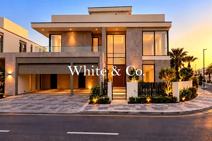 Large Plot | 5 Bedroom | On the Park