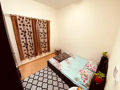 Cozy Master bedroom with attached bathroom