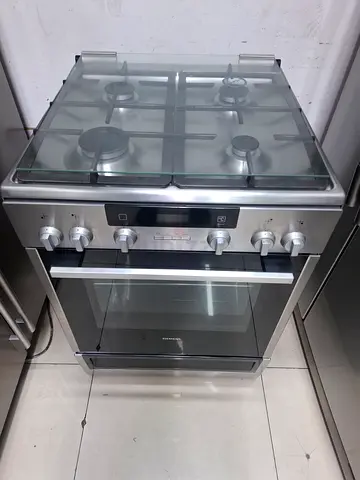 Siemens brand new Model top Gas oven electric 60by60cm