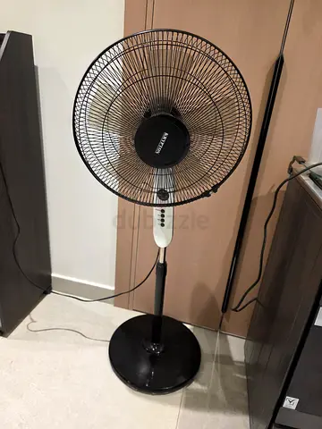 Black pedestal standing fan - used, working condition