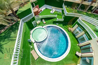 8 Bed villa | Lake view | Luxury Living