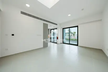 Skylight | Single Row | Spacious | Prime Location
